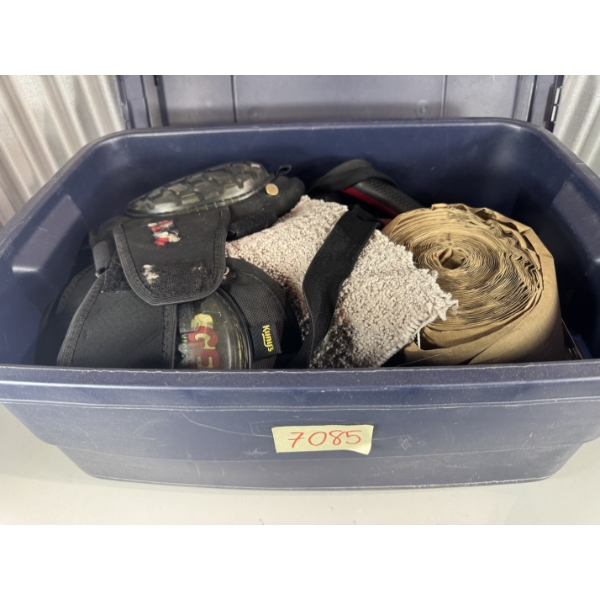 Carpet tools and knee pad bundle