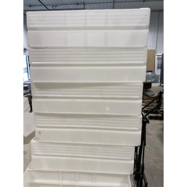 5 OF 10.5 X 14.5 INCH PLASTIC TRAYS