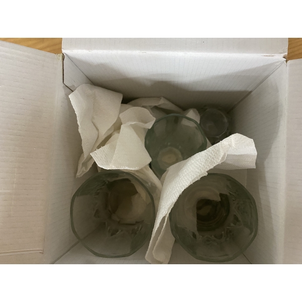 BOX LOT OF 6 DRINKING GLASSES