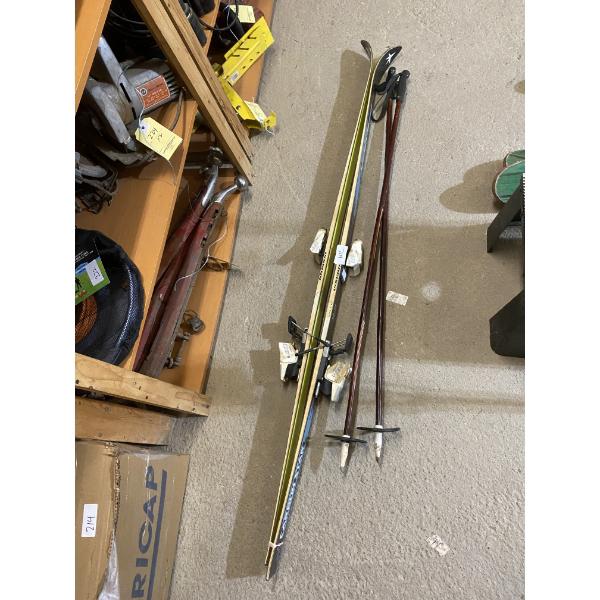 PAIR OF CROSS COUNTRY SKIS AND POLES