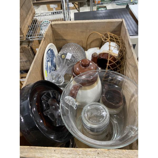 WOODEN BOX LOT OF ASSORTED GLASS