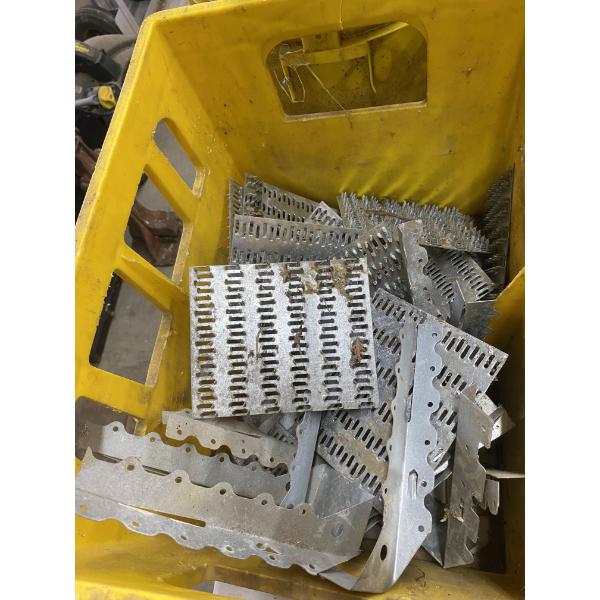 BOX LOT OF ASSORTED GUSSET PLATES