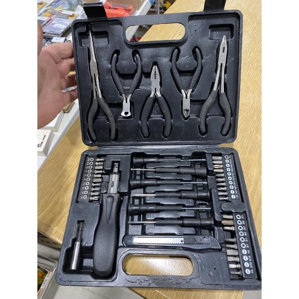 SMALL SCREWDRIVER AND PLYER SET
