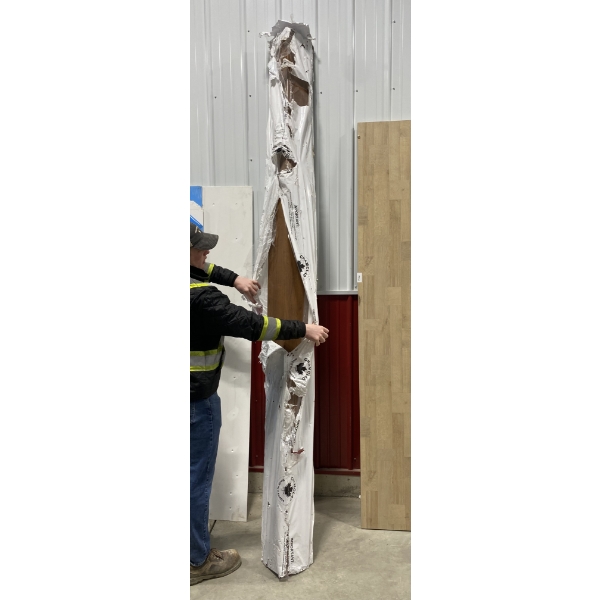 4 OF 7 IN X 10 FT CORNER TRIM VINYL PIECES