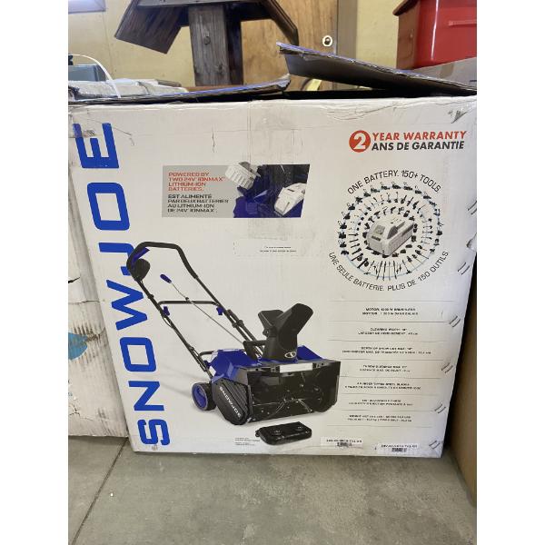 SNOWJOE BATTERY OPERATED SNOW BLOWER WITH 2 BATTERIES AND CHARGER