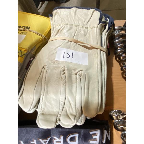 4 PAIR OF SIZE XL WORK GLOVES