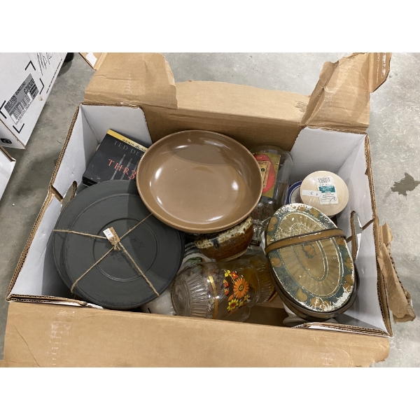 BOX LOT OF ASSORTED GLASS