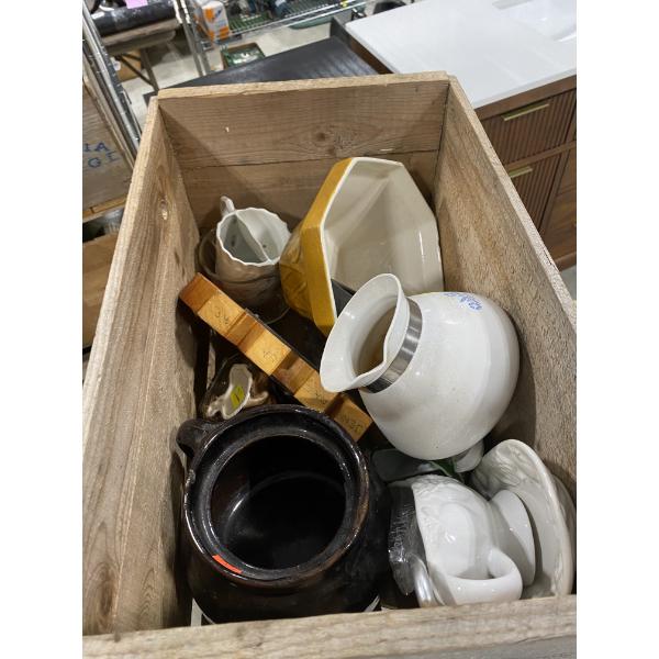 WOODEN BOX LOT OF ASSORTED GLASS 