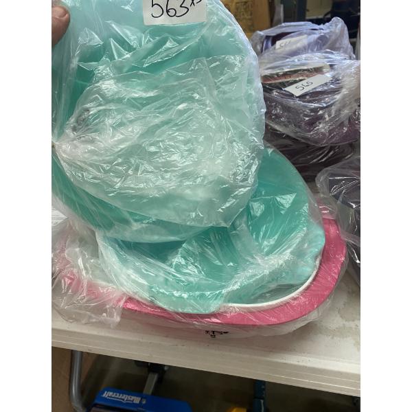 2 PLASTIC DIVIDED PLATES AND RICE SERVER BOWL