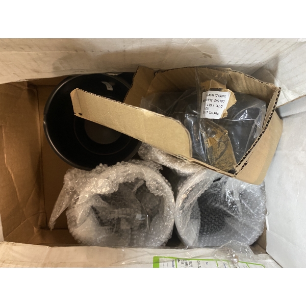 4 HUB COVERS AND LUGS 