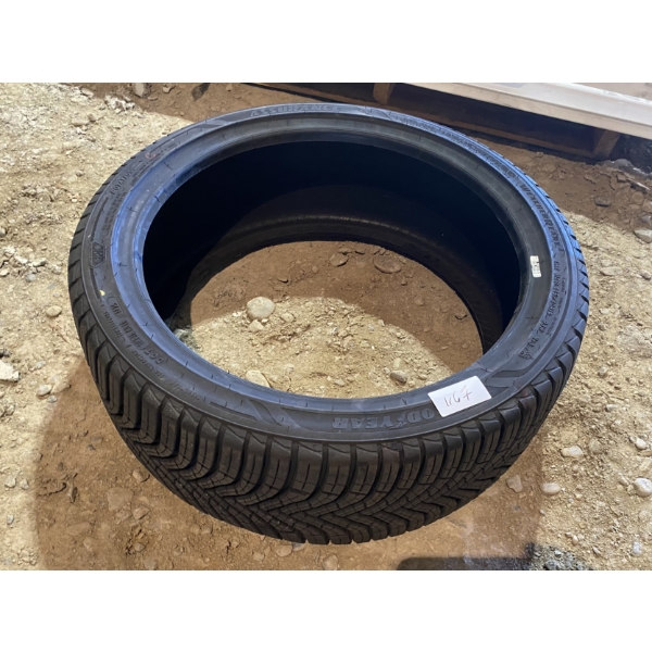 225Z/40R19 TIRE 