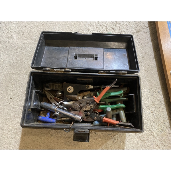 TOOL BOX WITH SOME TOOLS