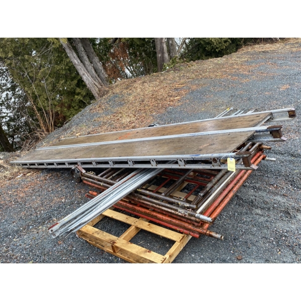 8 STAGING ENDS, 5 BRACES, AND 2 OF 14 FT PLANKS