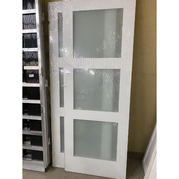 30 INCH INTERIOR CLOSET DOOR -SMALL SCUFF ON EDGE 