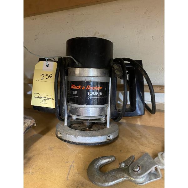 BLACK & DECKER ROUTER
