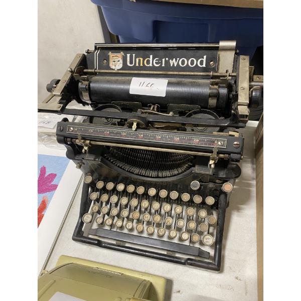 ANTIQUE CA1917 UNDERWOOD STANDARD TYPEWRITER