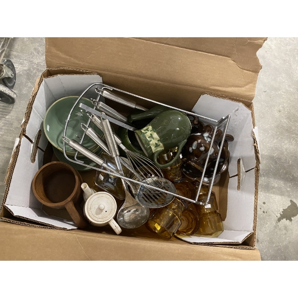 BOX LOT OF ASSORTED GLASS