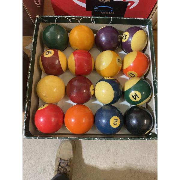 POOL TABLE BALLS