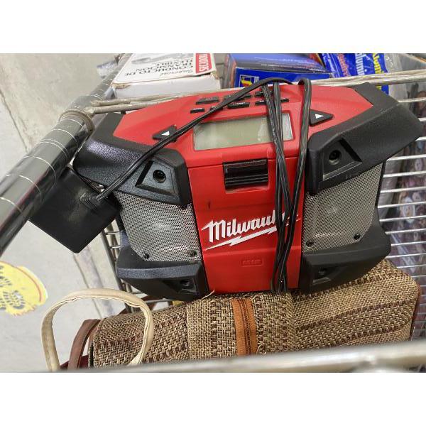 MILWAUKEE PORTABLE SHOP RADIO