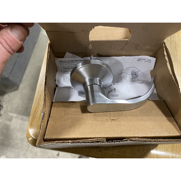 DOOR HANDLE FOR STEEL DOOR - ONLY ONE -JUST THE HANDLE 