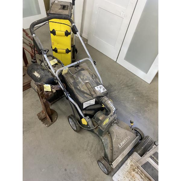 YARDWORKS ELECTRIC CORDED LAWN VAC