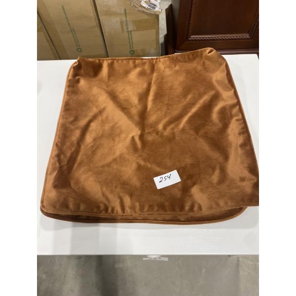 2 SQUARE PILLOW CASES 