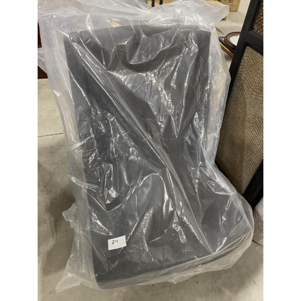 3 KITCHEN CHAIRS WITH NO LEGS