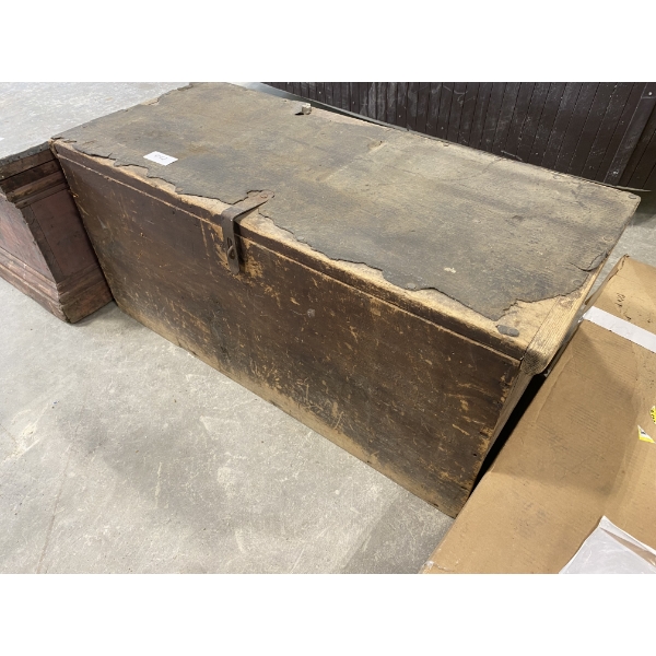 WOODEN BOX WITH 4 WOOD PLANES