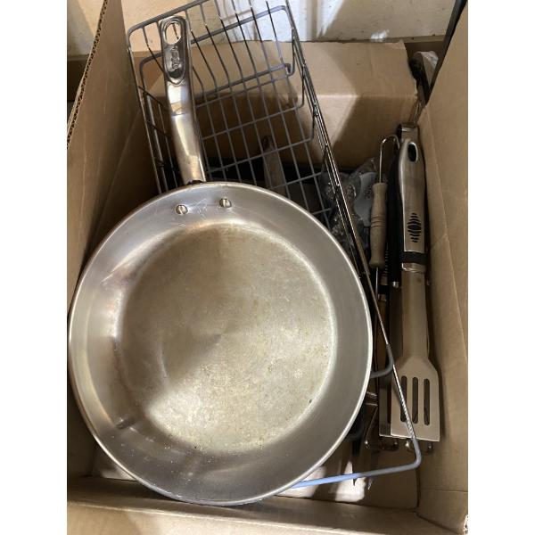 ASSORTED LOT OF KITCHENWARE