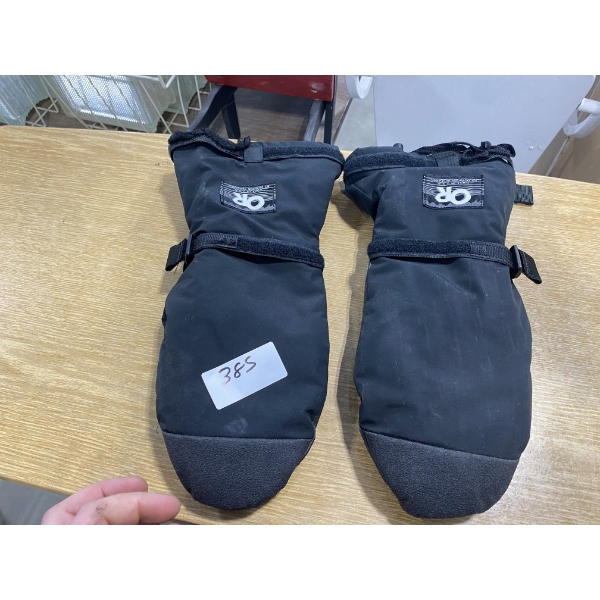 PAIR OF INSULATED MITS