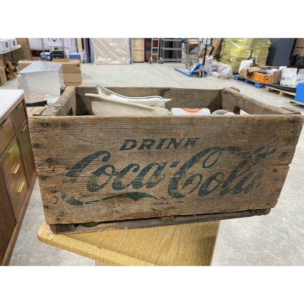 WOODEN BOX LOT OF ASSORTED GLASS 