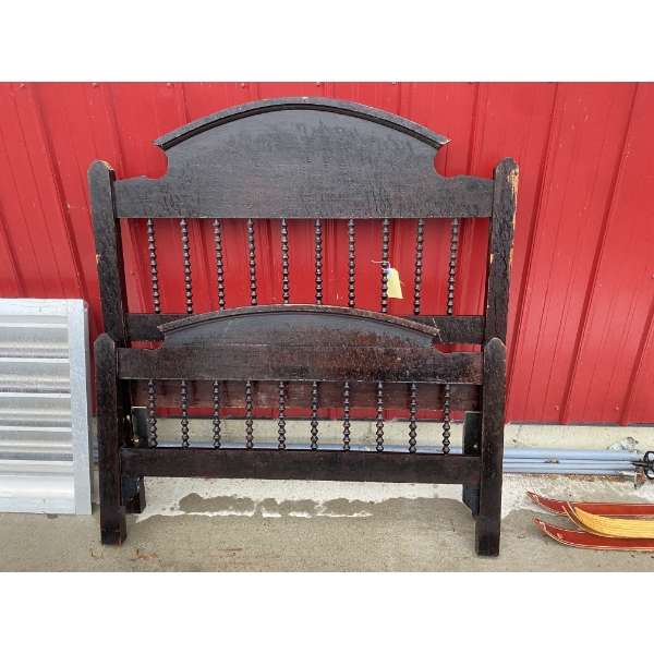 WOODEN TWIN SIZE HEAD AND FOOT BOARDS