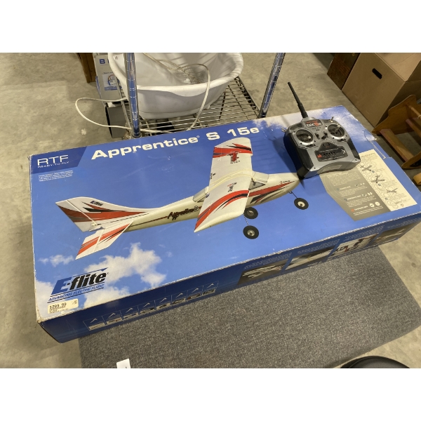 REMOTE CONTROL AIRPLANE - LOOKS COMPLETE 