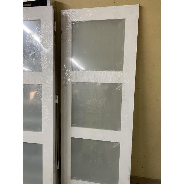 30 INCH INTERIOR CLOSET DOOR - CHIP ON ONE EDGE 