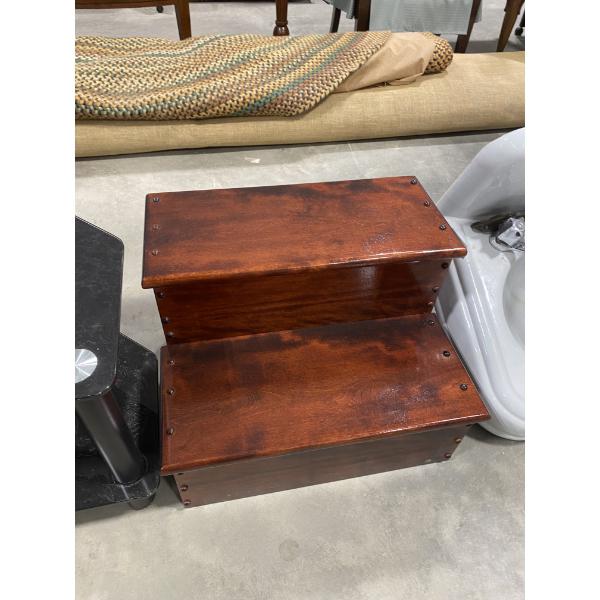 STEP STOOL