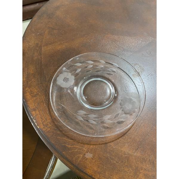 BOX OF CLEAR SAUCER PLATES AND SMALL BOWLS