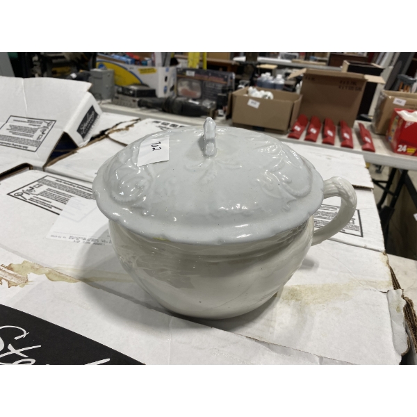 LARGE PORCELAIN BOWL WITH COVER 