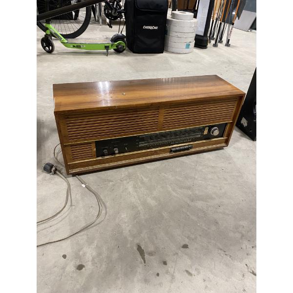 VINTAGE RADIO