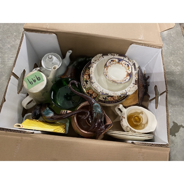 BOX LOT OF ASSORTED GLASS