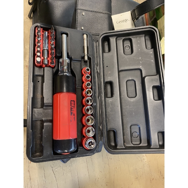 SMALL SCREWDRIVER SOCKET KIT