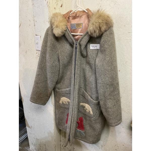 SIZE WOMENS MEDIUM WOOL COAT