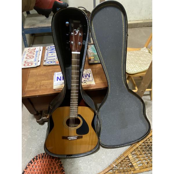 YAMAHA GUITAR WITH CASE