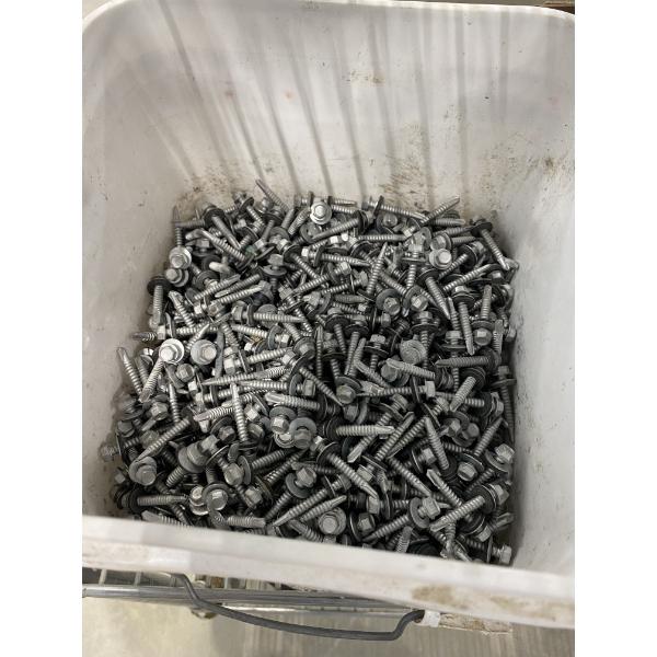 BOX OF APPROX. 250 1.5 INCH ROOFING SCREWS