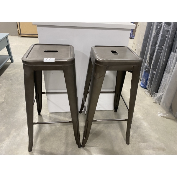 2 BAR STOOLS