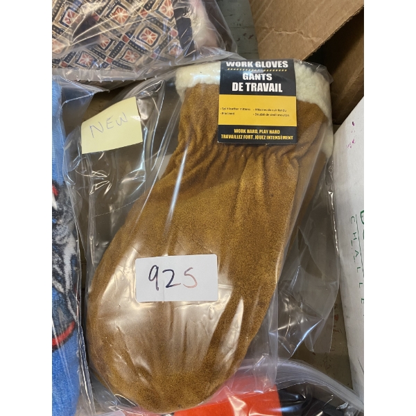 PAIR OF LEATHER MITTS 