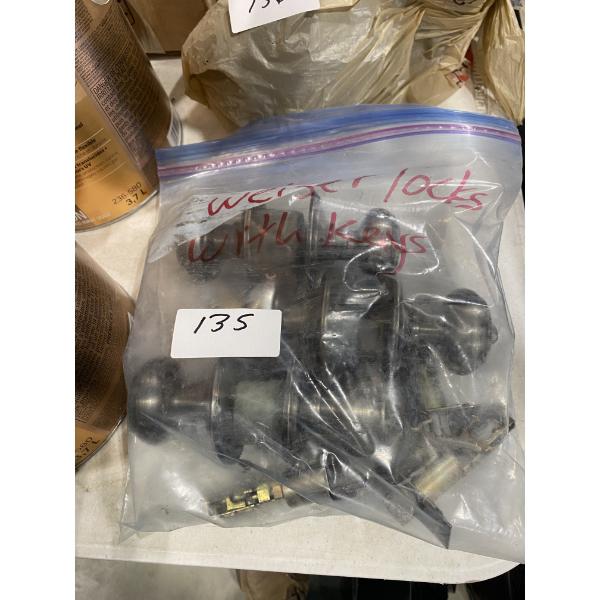 3 DOOR KNOBS WITH KEYS