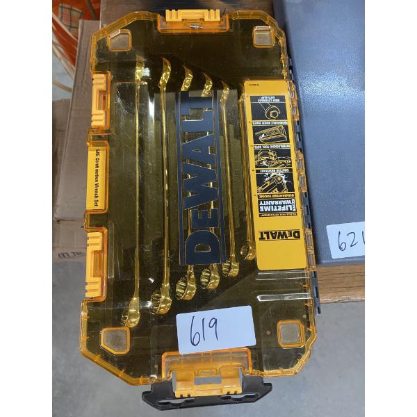 DEWALT 8-PIECE WRENCH SET - SIZES 1/4 - 11/16 INCH