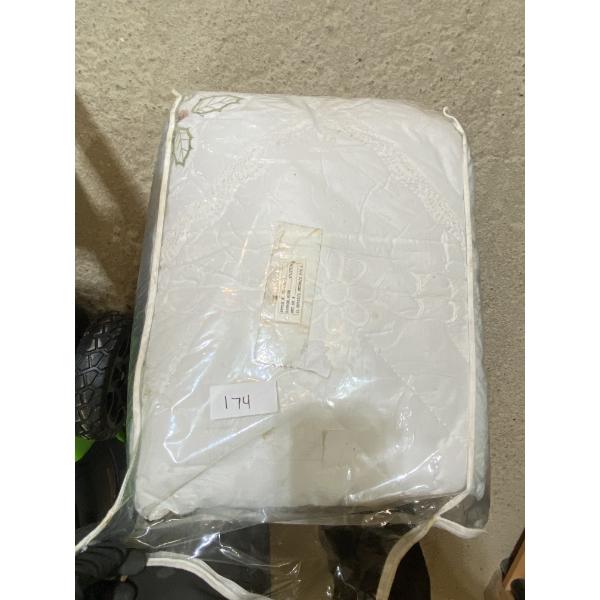 QUEEN SIZE COMFORTER