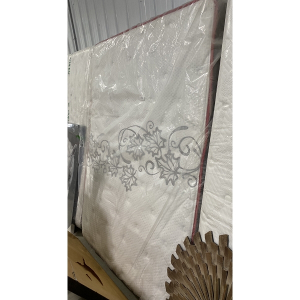 NICE QUEEN SIZE MATTRESS