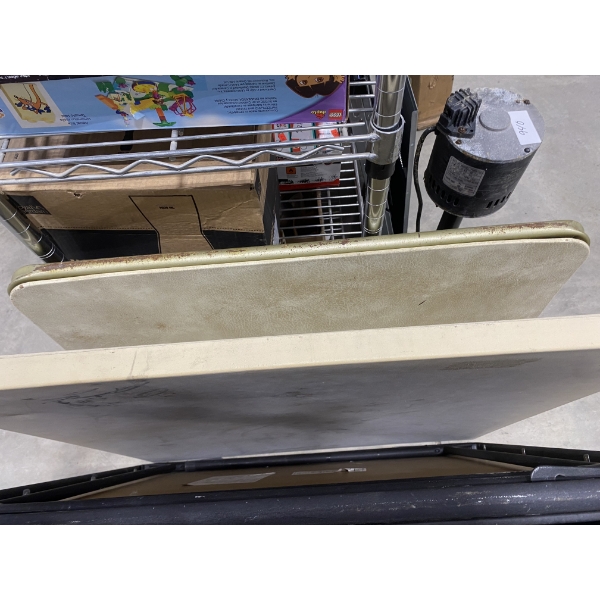 2 FOLDABLE TABLES